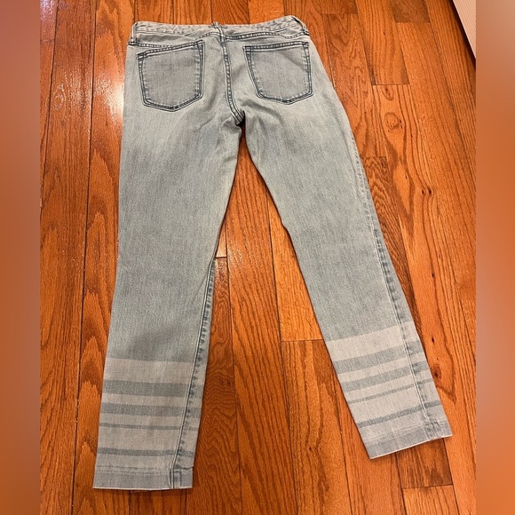 GAP Jeans with Vintage-Inspired Wash - Picture 4 of 6